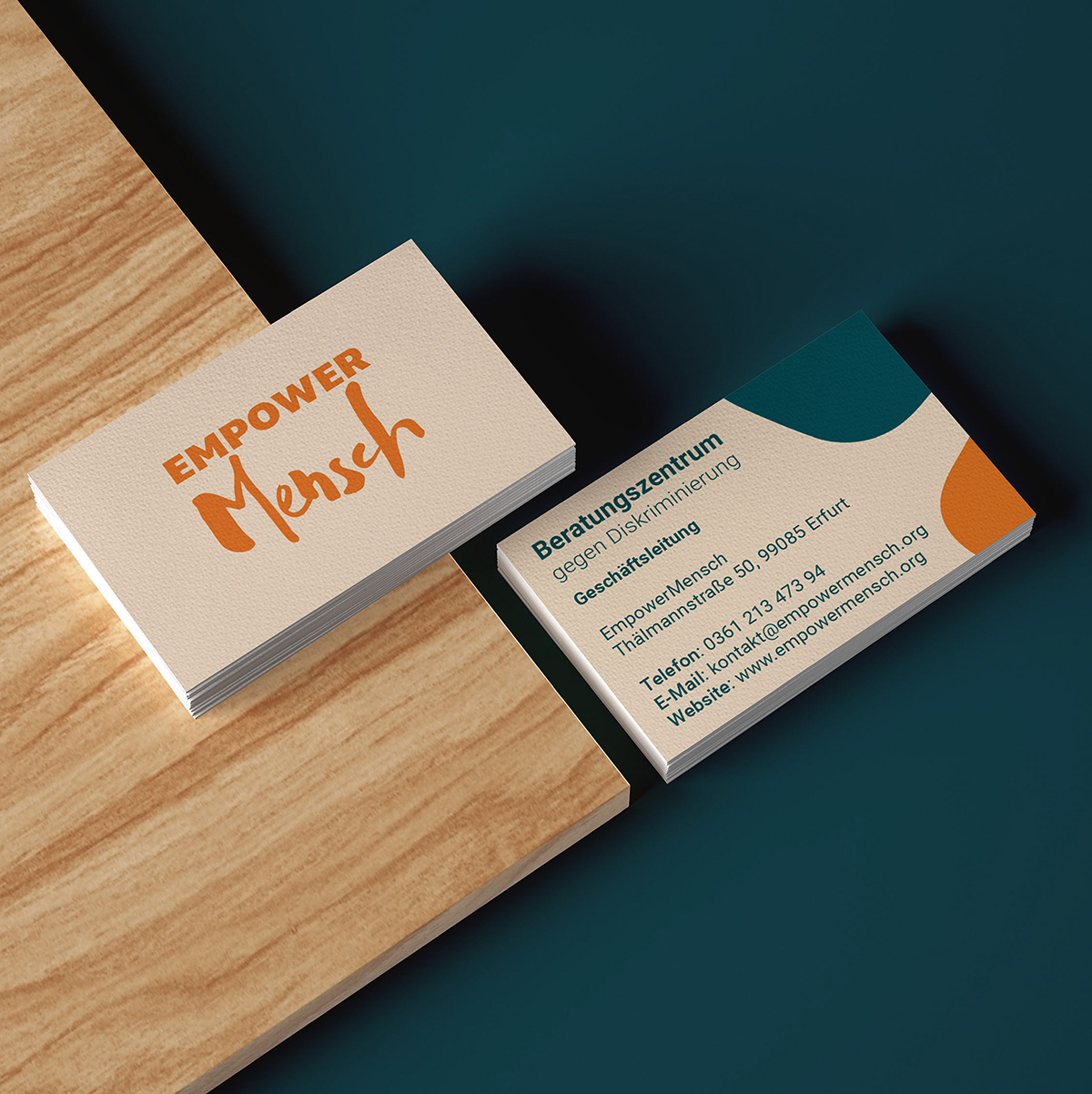 Vorder- und R&uuml;ckseite der Visitenkarten von Empowermensch