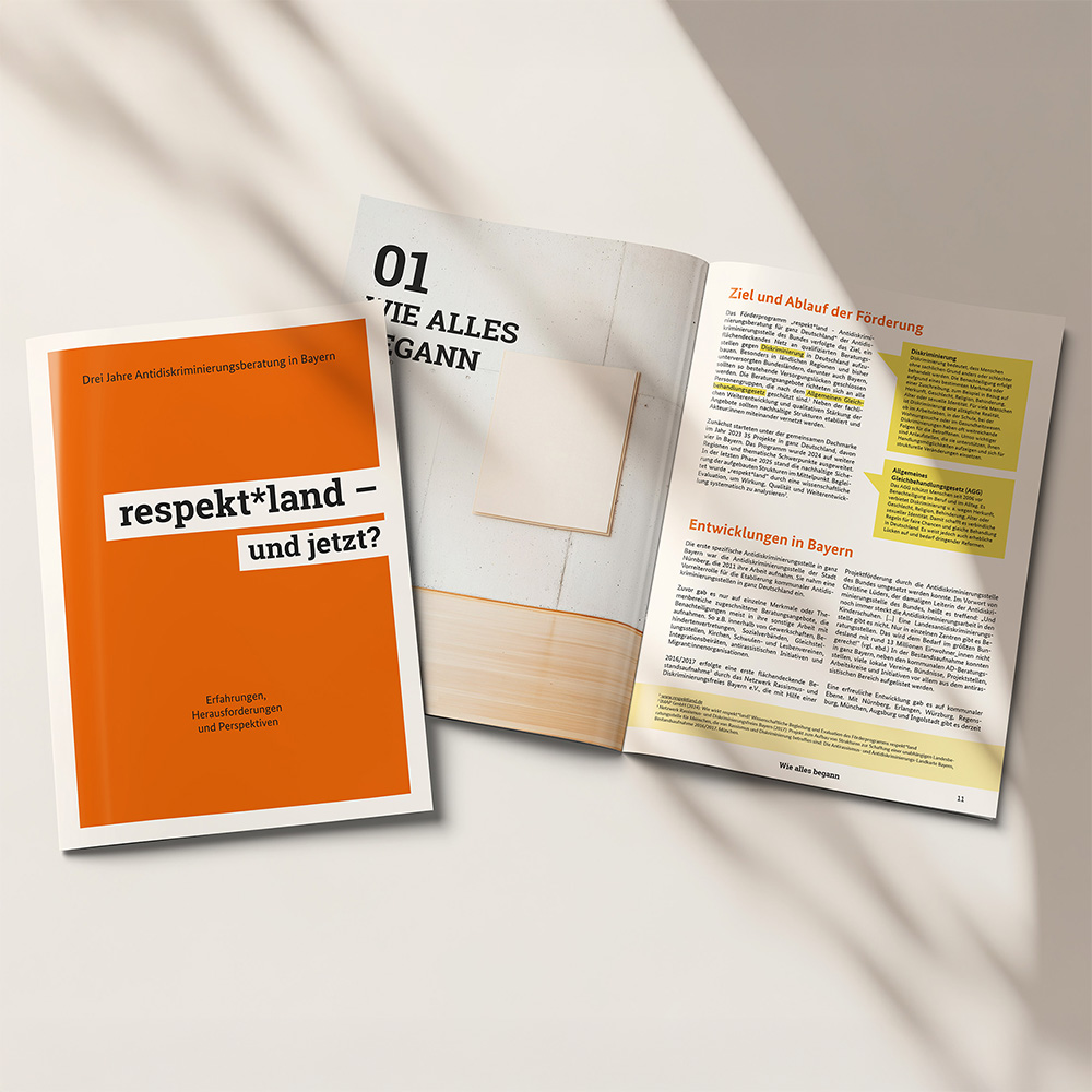 Foto vom Cover und eine aufgeschlagene Seite der Brosch&uuml;re.